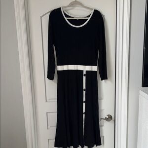 Sandra Darren Black and White Long Sleeve Dress